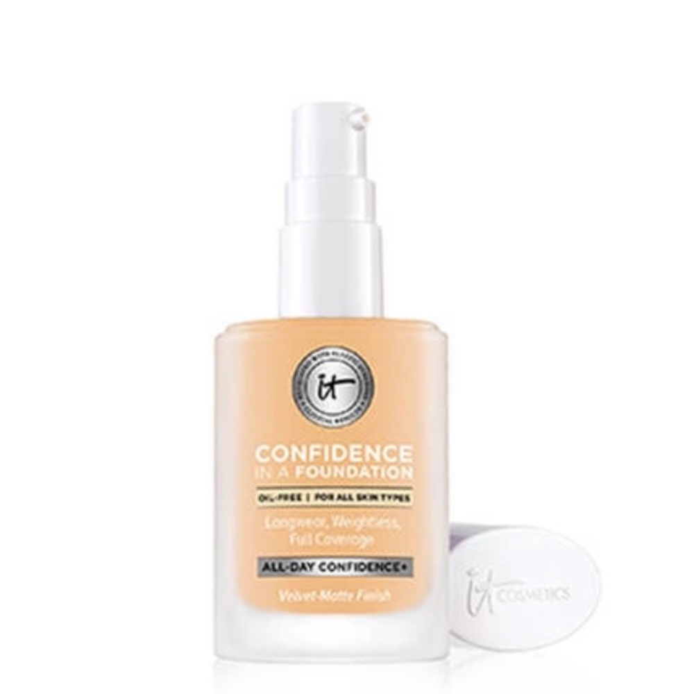 New IT COSMETICS Confidence in a Foundation 220